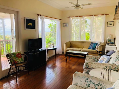 BOSCOBEL COTTAGE - MAGICAL BEACH & RIVER VIEWS - KINGSCLIFF - Newcastle Accommodation 3