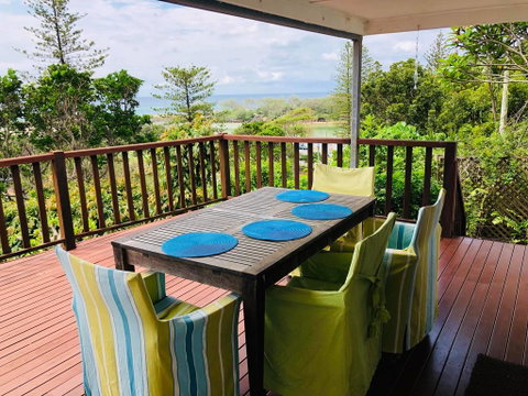 BOSCOBEL COTTAGE - MAGICAL BEACH & RIVER VIEWS - KINGSCLIFF - Newcastle Accommodation 1