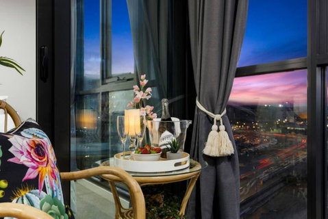 Braddon Penthouse, Top Location, Netflix, WiFi, Views - Newcastle Accommodation 0