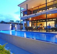 Bramston Beach - Luxury Holiday House - Newcastle Accommodation
