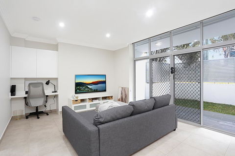 Brand New 2 Bedroom Apartment For 7 People - New Castle Tourism 0