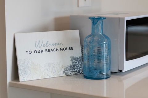 Brand New And Beautiful - Rosebud Holiday Home - Newcastle Accommodation 1