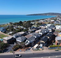 Brand new Peninsula Escape 100m to water - Newcastle Accommodation