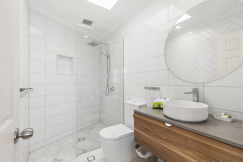 Breathtaking Views Of Sunshine Beach - Unit 7/21 Park Crescent - Newcastle Accommodation 3