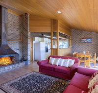 Bundilla 4- Townhouse with Wifi - Newcastle Accommodation