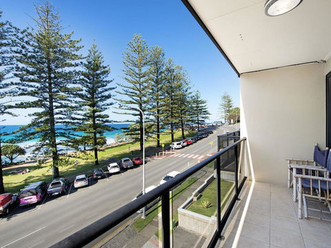 Burleigh By The Sea - Newcastle Accommodation 2