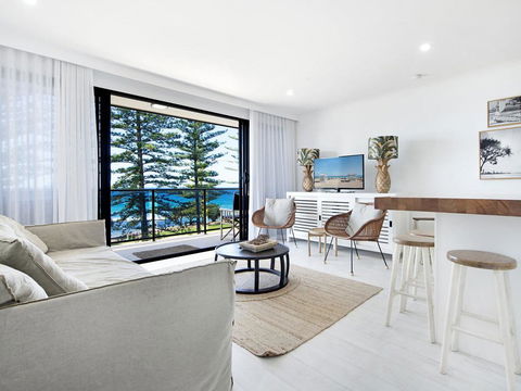 Burleigh By The Sea - Newcastle Accommodation 0