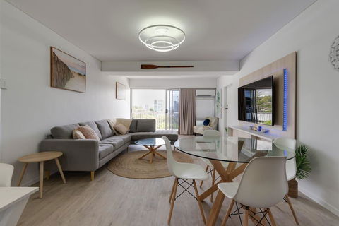 Burleigh Point Beach Vibes Stylish And Modern - Newcastle Accommodation 2