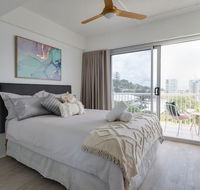 Burleigh Point Beach Vibes Stylish and Modern - Newcastle Accommodation