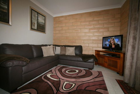 Burramys 4/1 Kirwan Close - Newcastle Accommodation 0
