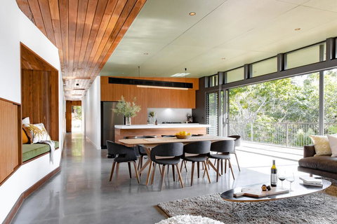 Byron Beach Retreats - New Castle Tourism 2