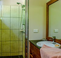 Cairns Homestead A Peaceful Getaway - New Castle Tourism
