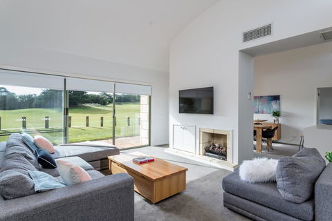 Cape Schanck Golf Getaway - Newcastle Accommodation 0