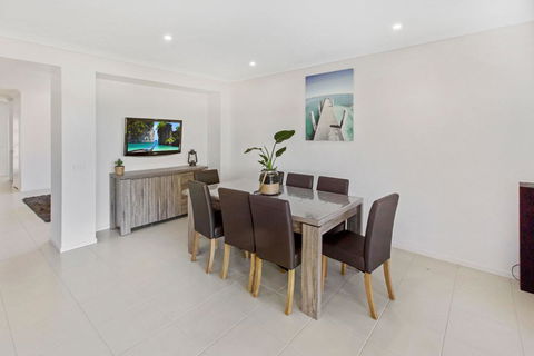 Captains Hideaway - Jetty Berth And Pet Friendly - Newcastle Accommodation 2