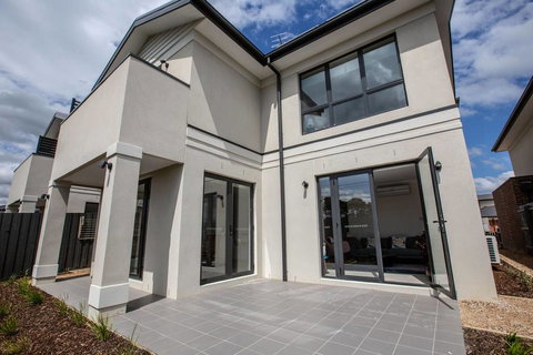 Captivating Large 4BR@Narre Warren - Newcastle Accommodation 2