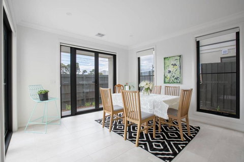 Captivating Large 4BR@Narre Warren - Newcastle Accommodation 3