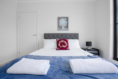 Captivating Large 4BR@Narre Warren - Newcastle Accommodation 0