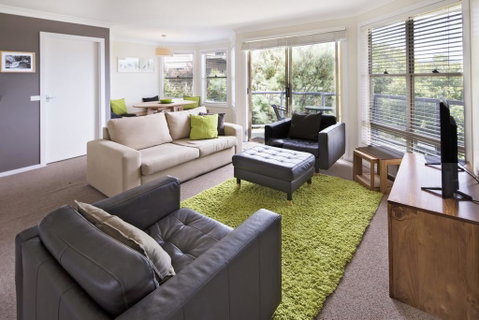Caribou 3 - Modern & Spacious With Views Over Lake Jindabyne - Newcastle Accommodation 0