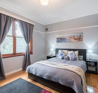 Carramar CozyHome 1minStation 5Bdrms1.5bathSleeps8 - Newcastle Accommodation