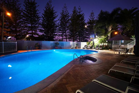 Cashelmara Beachfront Apartments - Newcastle Accommodation 2