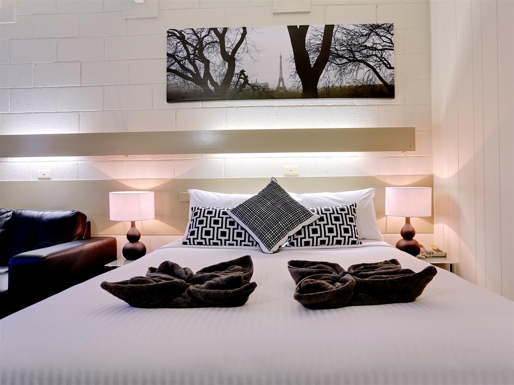 Moglonemby VIC Newcastle Accommodation