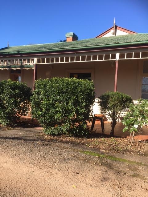 Catania Cottage & Farmhouse - Newcastle Accommodation 0
