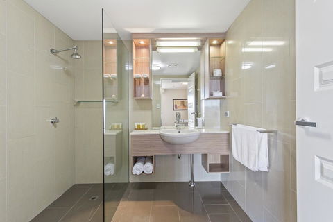 CBD Executive Apartments - New Castle Tourism 0