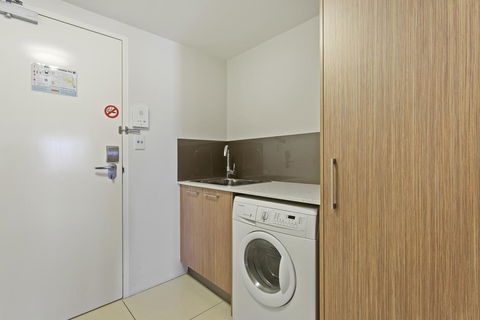 CBD Executive Apartments - New Castle Tourism 1