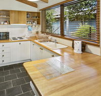 Cedar Cottage - Close to water and pet friendly - Newcastle Accommodation