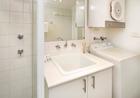 Central Abode-Modern Apartment In The Heart Of Jindabyne - Newcastle Accommodation 3