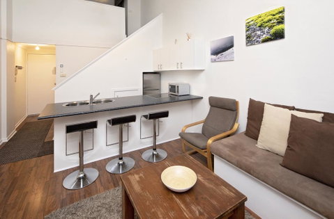 Central Abode-Modern Apartment In The Heart Of Jindabyne - Newcastle Accommodation 1