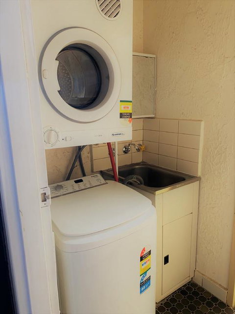 Central Park 14 - Centrally Located With Views To The Mountains - Newcastle Accommodation 3