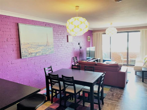 Central Park 14 - Centrally Located With Views To The Mountains - Newcastle Accommodation 2