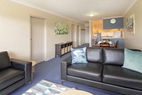 Central Park 7 - The Convenience Of Location & The Warmth Of Comfortable Living - Newcastle Accommodation 1