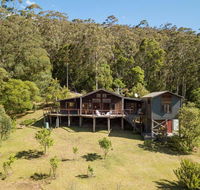 Chalet Beaumont - alluring appeal  stunning views - Newcastle Accommodation