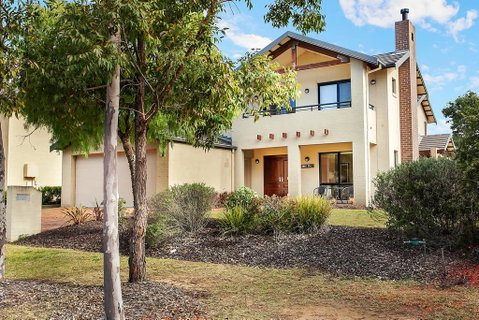 Chateau Shiraz - Newcastle Accommodation 3