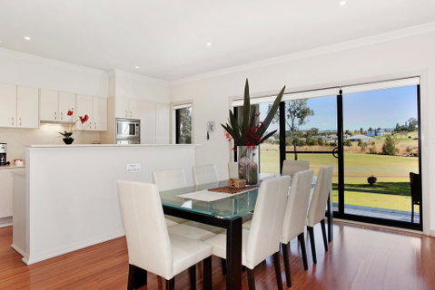 Chateau Shiraz - Newcastle Accommodation 1