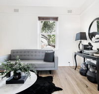Chic Woollahra Pied--Terre with Parking - Newcastle Accommodation