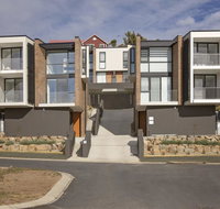 Chilam 'C' - Amazing views with modern style - Newcastle Accommodation
