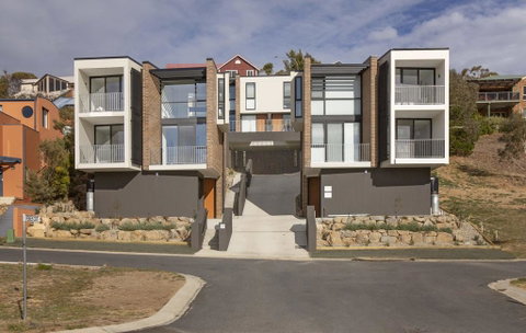 Chilam 'C' - Amazing Views With Modern Style - Newcastle Accommodation 0