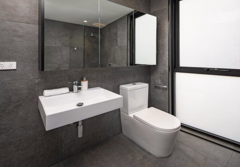 Chilam 'C' - Amazing Views With Modern Style - Newcastle Accommodation 3