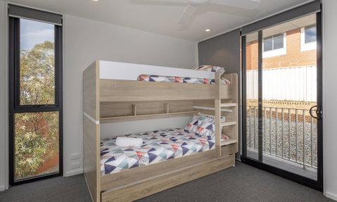 Chilam 'C' - Amazing Views With Modern Style - Newcastle Accommodation 2