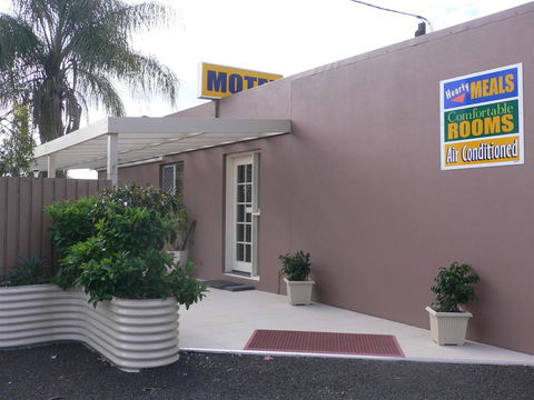 Chinchilla Motel - New Castle Tourism 0