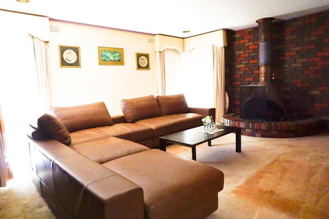 Classic Double Brick Garden House - New Castle Tourism 2