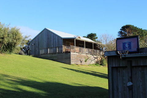 Clifton Beach Lodge - Newcastle Accommodation 0