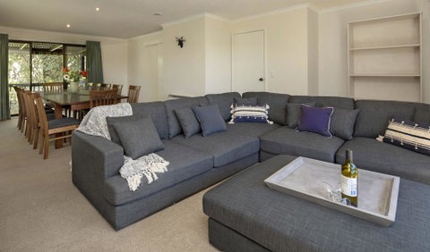 Cobbon Retreat - Newcastle Accommodation 0