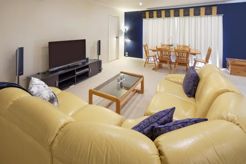 Cobbon Retreat - Newcastle Accommodation 2