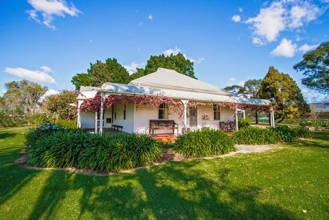 Cockfighters Ghost Vineyard Accommodation - Newcastle Accommodation 2