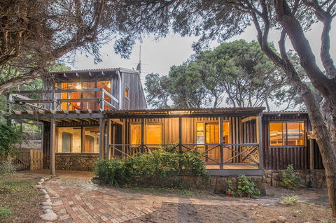 Coleys Beach House Yallingup - Newcastle Accommodation 2