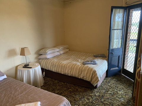 Commercial Hotel Curlewis - Newcastle Accommodation 2